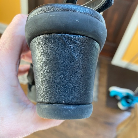 Earth Black wedge leather sandals size 9 - Picture 5 of 10